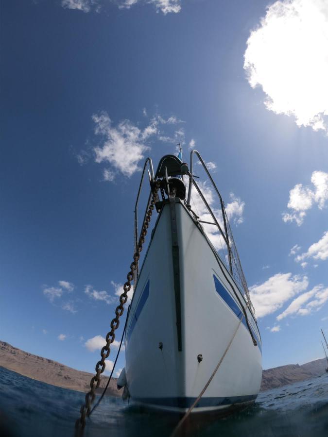 Отель Magnifico Barco En La Graciosa Калета-де-Себо Экстерьер фото