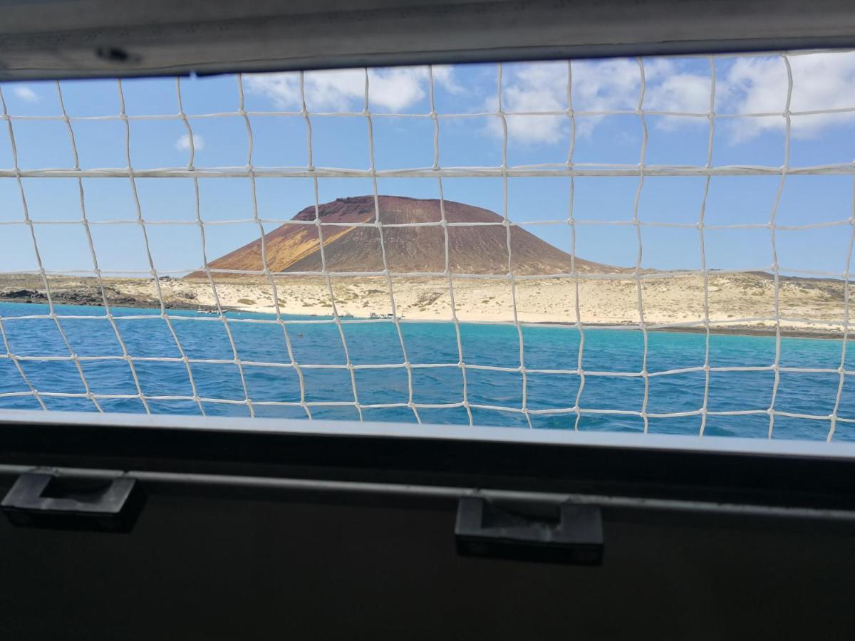 Отель Magnifico Barco En La Graciosa Калета-де-Себо Экстерьер фото