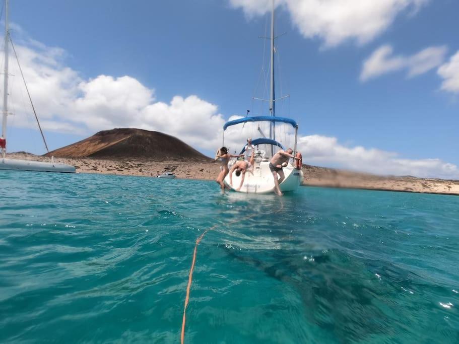 Отель Magnifico Barco En La Graciosa Калета-де-Себо Экстерьер фото